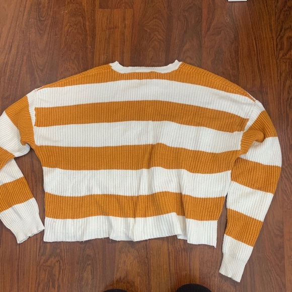 Forever 21 Sweater - Picture 2 of 3